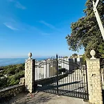 Dhermi * Kondaq
