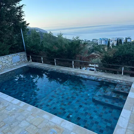 Dhermi Kondaq