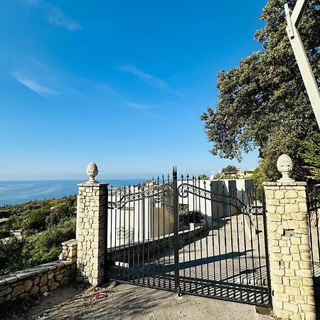 Dhermi * Kondaq