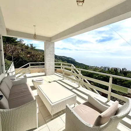 Dhermi Villa *