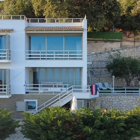 Dhermi Villa *