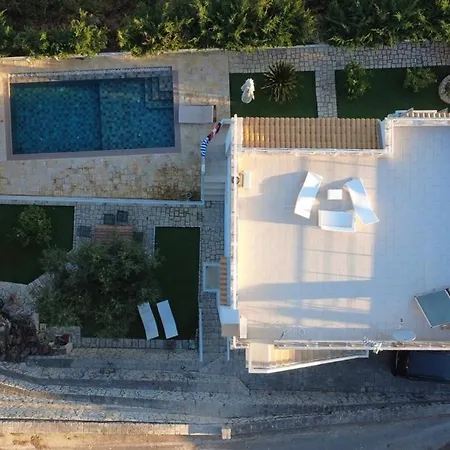 Villa Dhermi 1 *