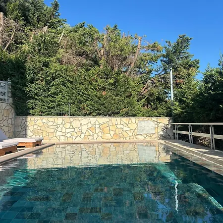 Villa Dhermi 1 *